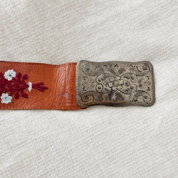 Vintage-Style Western Embroidered Leather Belt